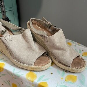 TOMS Women's Tan Espadrille Wedges